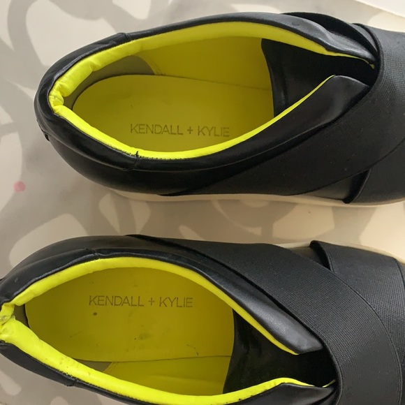 Kendall and Kylie black pointy wedges white soles - Picture 14 of 15